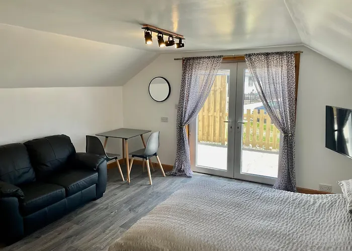 Holmview Apartment