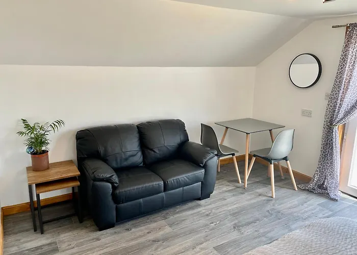 Holmview Apartment